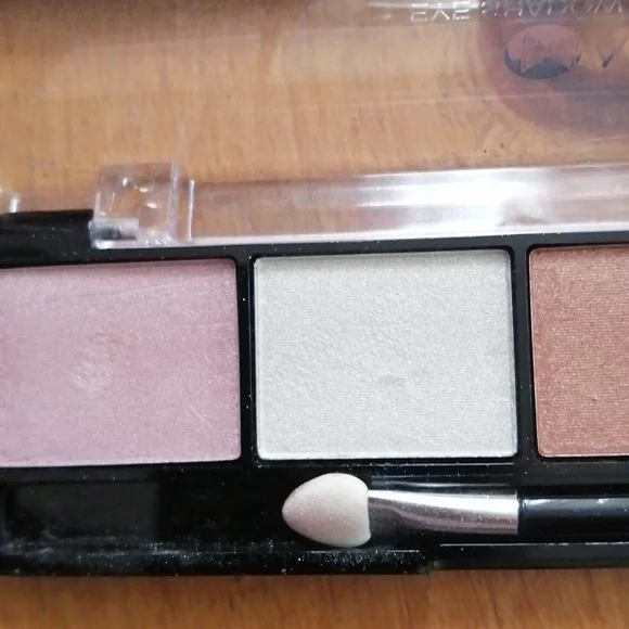 Makeup bundle - Picture 7 of 10